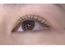 立ち上げすぎない、けどぱっちり目デザイン！束感仕上げ