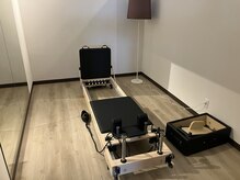 24/7 フィットネスジムの雰囲気（ピラティスマシン）