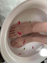 アシツボ カフェ ハナ(asitubo cafe hana)/花びらの足湯