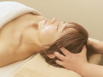 エムスラッシュアヴェダ 自由が丘(M.SLASH AVEDA)の写真/【首肩リンパマッサージ×ドライヘッドスパ】首肩こり・眼精疲労に◎巡りを整えて深い癒しを♪眠活効果♪