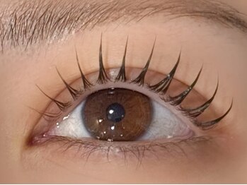 アイラボ(EYE LABO)の写真/＜21時まで営業中★＞仕事帰りにも通いやすく、確かな技術で手際よくお仕上げ！すっぴんでも美しい目元に♪