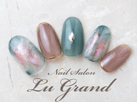 くすみグリーン