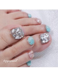 ビジュー埋め尽くしフットネイル