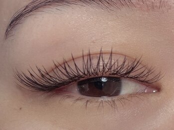 ティグリス(TiGRiS)の写真/【完全個室完備でゆったり♪】リラックスできる完全個室空間で、理想の目元を叶えるお手伝いをいたします◎