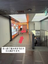 少し進んでいただいて左に曲がります♪