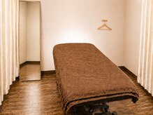 シンメトリー 船橋店の雰囲気（落ち着いた空間でゆったりと施術を受けていただけます）