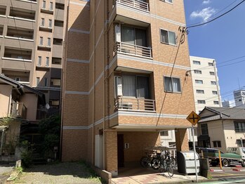 エッセンシャル(Essential)/店舗が入っているマンション外観