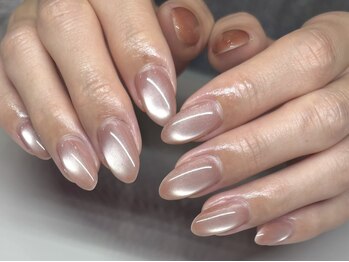Hina nail 心斎橋【ワンカラー/マグネット/フィルイン/定額ネイル】の写真/絶妙な「可愛い」を叶えるお任せデザインが好評♪フィルインによる丁寧なケアとマグネットで理想の指先へ★