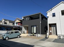 TCM-y...の雰囲気(グレーの外壁の1軒家がサロンです。家の前にご駐車下さい。)