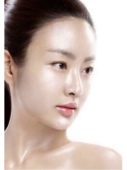 ホグシ ヒロオ(HOGUSHI HIRO-O)の写真/小顔コルギ60+イオン導入30分
毛穴、美白の効果