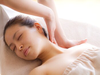 ウカ(uka)/デコルテフェイシャルマッサージ