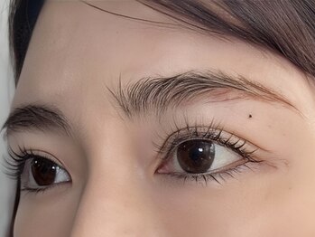 ローラ 南船場店(ROLA)の写真/たっぷりの美容液成分×育毛促す土台を整える抗体を含んだトリートメントでお仕上げ◎長く太く濃いまつげに