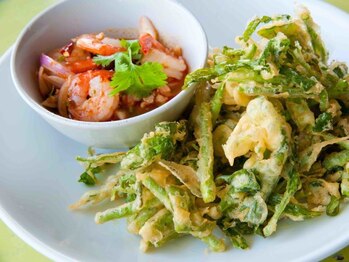 アジアンリラクゼーション ヴィラ 福岡東店(asian relaxation villa)/タイ料理：揚げた空芯菜の天ぷら