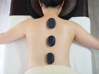 サロン ド アルム(salon de alm)/冷え対策にホットストーン