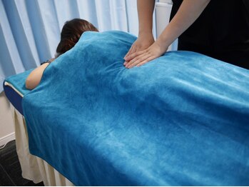 リラクゼーションサロン 惠の写真/繰り返す、ガチガチのつらい腰痛を根本から改善♪完全個室のリラックスできる空間で心身の疲れを改善！