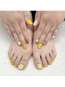 ハンド、フットネイル同時施術