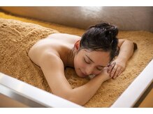 ニフ 自由が丘(nifu)/うつ伏せ浴で下腹部を温めます