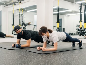 ジムケイ 麻布十番(GYM-K)の写真/コスパもモチベも最大化!仲良しペアで受けるパーソナル。初めてのジムは一人だと心細い…という方にも◎