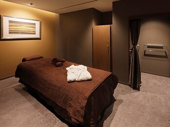 ラ パルレ 横浜本店の写真/超音波洗浄で毛穴の奥まで徹底クレンジング！古い角質や皮脂を優しく除去し、透明感のある肌へ◇