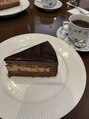 トイロ(toiro) 友達とカフェでケーキを食べるのが好きです