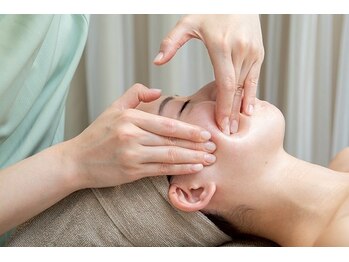 リーフィア(Leafia)/【痛みを最小限に抑えた小顔術】