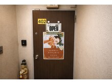 ジャイディー タイマッサージ(Jaidee Thaimassage)/店舗ドアの目印