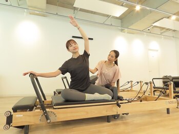 マシンピラティス＆よもぎ蒸し ソエルスタジオ 阪神西宮えびす店/マシンピラティス体験の様子1