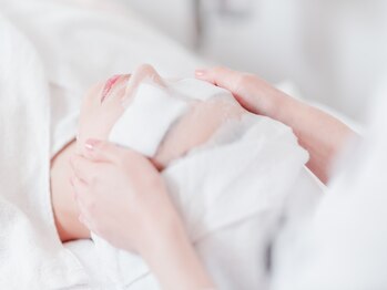 ポアレ 大宮店(POALE)の写真/乾燥を感じる肌を水分溢れる水光肌へ導きます♪イオン導入で毛穴も引き締め&ハリツヤUPで美肌に導きます！