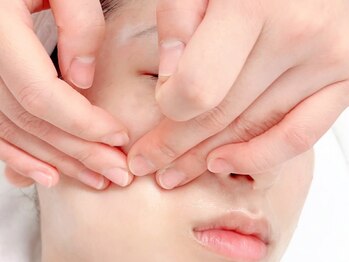 洗顔サロン 池袋(SENGAN)の写真/韓流コルギでむくみ撃退!輪郭スッキリ触れてわかる立体小顔へ【韓流オールハンド小顔コルギ¥12800→¥5500】