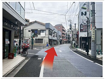 ルーツ 世田谷用賀院(Roots)/道なりに進みます。