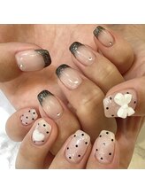 グリーディ(greedy)/モノトーンのガーリーネイル