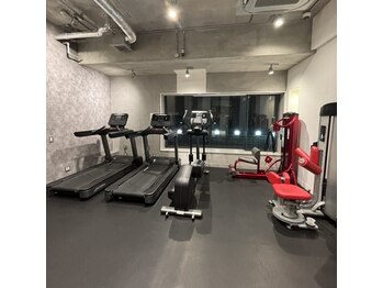 セミパーソナル キックボクシング ターゲット シブヤ(TARGET SHIBUYA)/1F 有酸素エリアマシーン