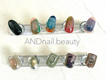 アンドネイル ビューティー(AND nail,beauty)の写真/透明感や質感が楽しめるデザインで彩られた店内はまるでアトリエ。圧巻の技術力で見惚れる指先へ…♪