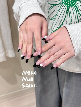 ネコ(Neko)/黒フレンチネイル 長さだし