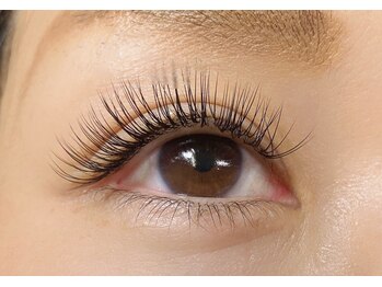 アロンアイラッシュ 池袋(Aron Eyelash)の写真/【バインドロック】軽さ×濃さの絶妙バランス!まつ毛に負担をかけずにボリュームUPでナチュラルまつ毛に