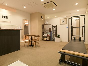 エヌスリーピラティス マエバシ(n3 PILATES MAEBASHI)/店舗 受付の様子