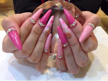 エスフィーネイルサロン ブリーユ(Esfy nailsalon Brille)/可愛い系ネイル