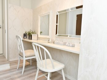 ネロリ(Neroli)/施術後のお化粧直しはこちらで！