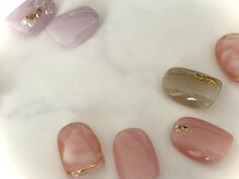 イズミネイル(izumi.nail)の雰囲気（手元を綺麗に見せる上品ベージュニュアンスネイルです）