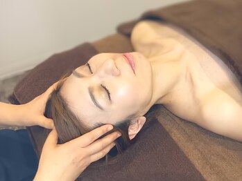 ブルースターの写真/むくみを減らして引き締めるケアでフェイスラインがすっきり！顔がシュッとする体験を。