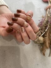 アンバー(Amber)/左右非対称ネイル☆