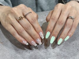 アシンメトリーネイルデザイン