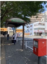 ニコリ(NICOLI)/バス停の道をまっすぐ行きます