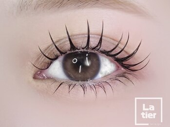 ラティエ(Latier)の写真/パッと目を引く!どの角度から見られても可愛い目元を実現♪トレンドの束感マツエクも大人気♪