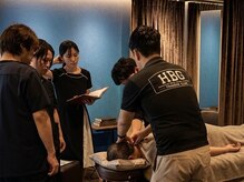 鍼灸院 満月の雰囲気（定期的な勉強会やMTGを実施。チームで最善の施術を追求します。）
