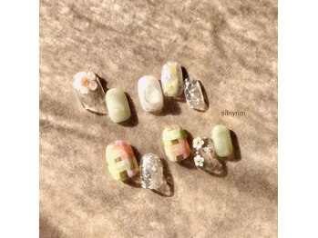 シルニー リム(Silny rim)/アシンメトリーニュアンスネイル