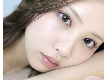 ブラン 近鉄四日市店(Blanc)の写真/【束感もまつげパーマ/エクステで叶う】目元の形にフィットするデザイン提案で自然に馴染む仕上がりに。