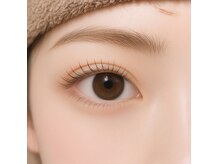 自まつ毛の状態を見ながら、1本1本丁寧に装着していきます♪