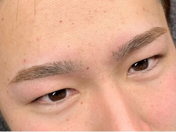 オータム(Autumn)の写真/【メンズ・レディース大歓迎☆】当店大人気の美眉スタイリングで第一印象UP♪プロの技術で理想を叶えます！