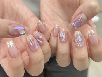 ラミニョンネイルナゴヤ(La Mignon Nail Nagoya)の写真/【オフ無料◇韓国ネイルコース¥8800】大振りのビジューパーツ続々入荷！SNSで話題の韓国ネイルOK♪